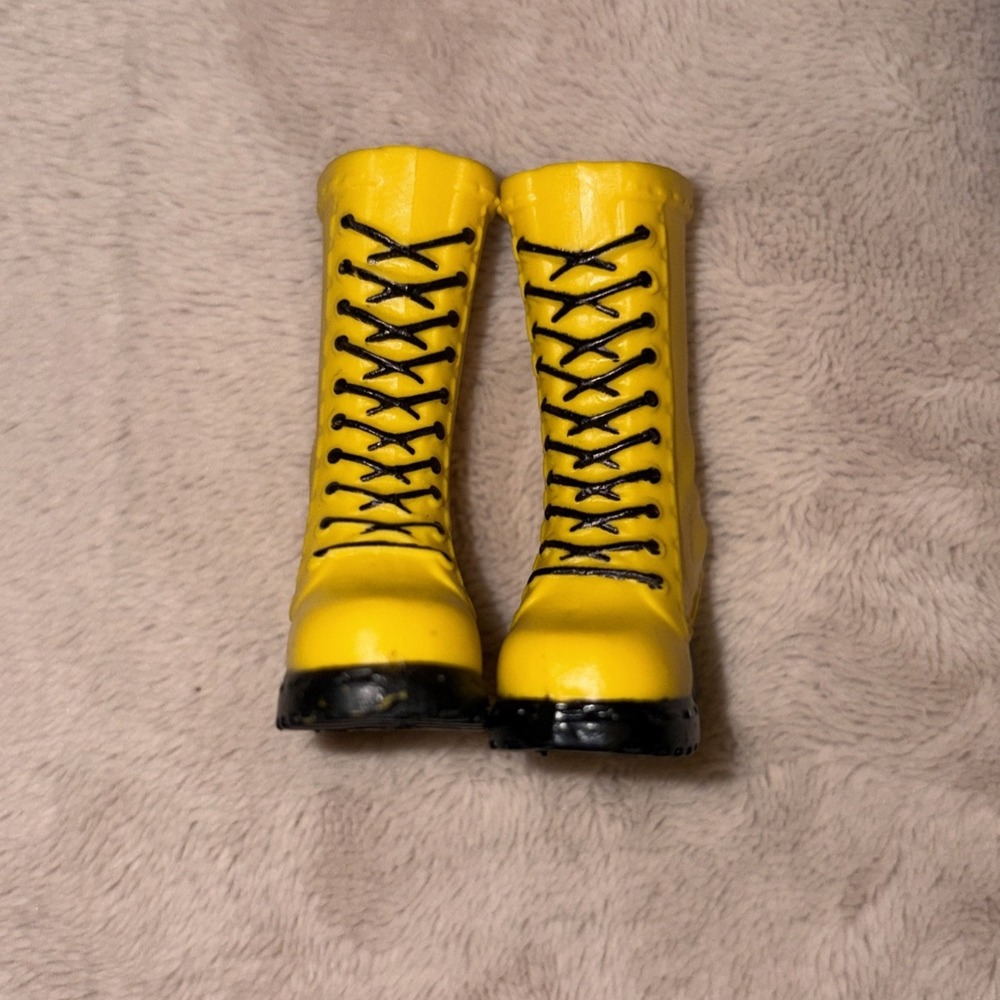 DC Comics Super Hero Girls Batgirl Yellow & Black Boots Replacement 12" Doll S1